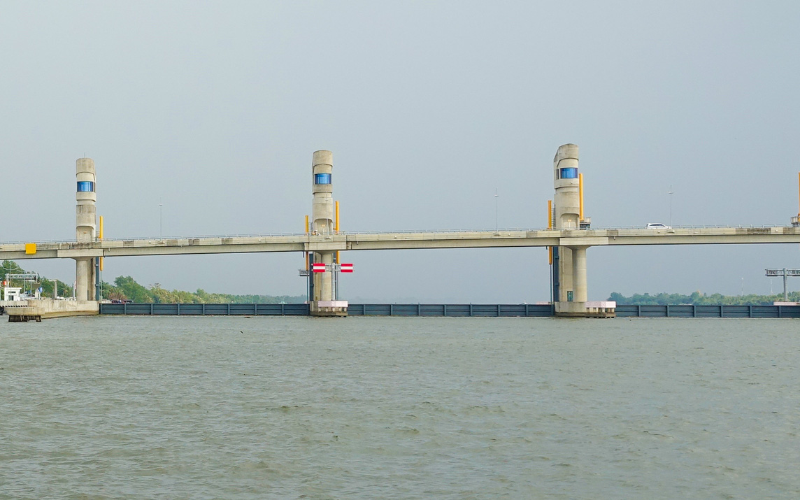 Mây dông đang kéo về, trưa đến tối TP.HCM mưa dông nhiều nơi - Ảnh 2.
