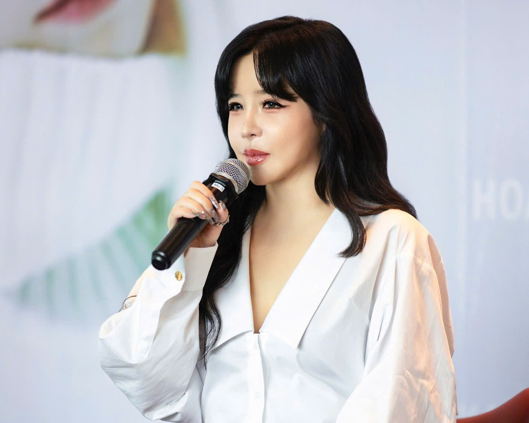 Park Bom សមាជិកក្រុម 2NE1 បាននិយាយថា Park Bom 2NE1 nói ‘anh yêu em’, khiến khán giả vỡ oà khi hát I am the best - Ảnh 1.