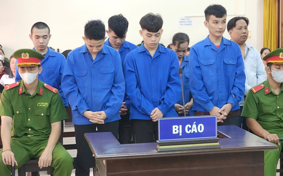 Phạt 11 năm tù vì lên mạng xã hội mua súng, tổ chức và sử dụng ma túy - Ảnh 2.