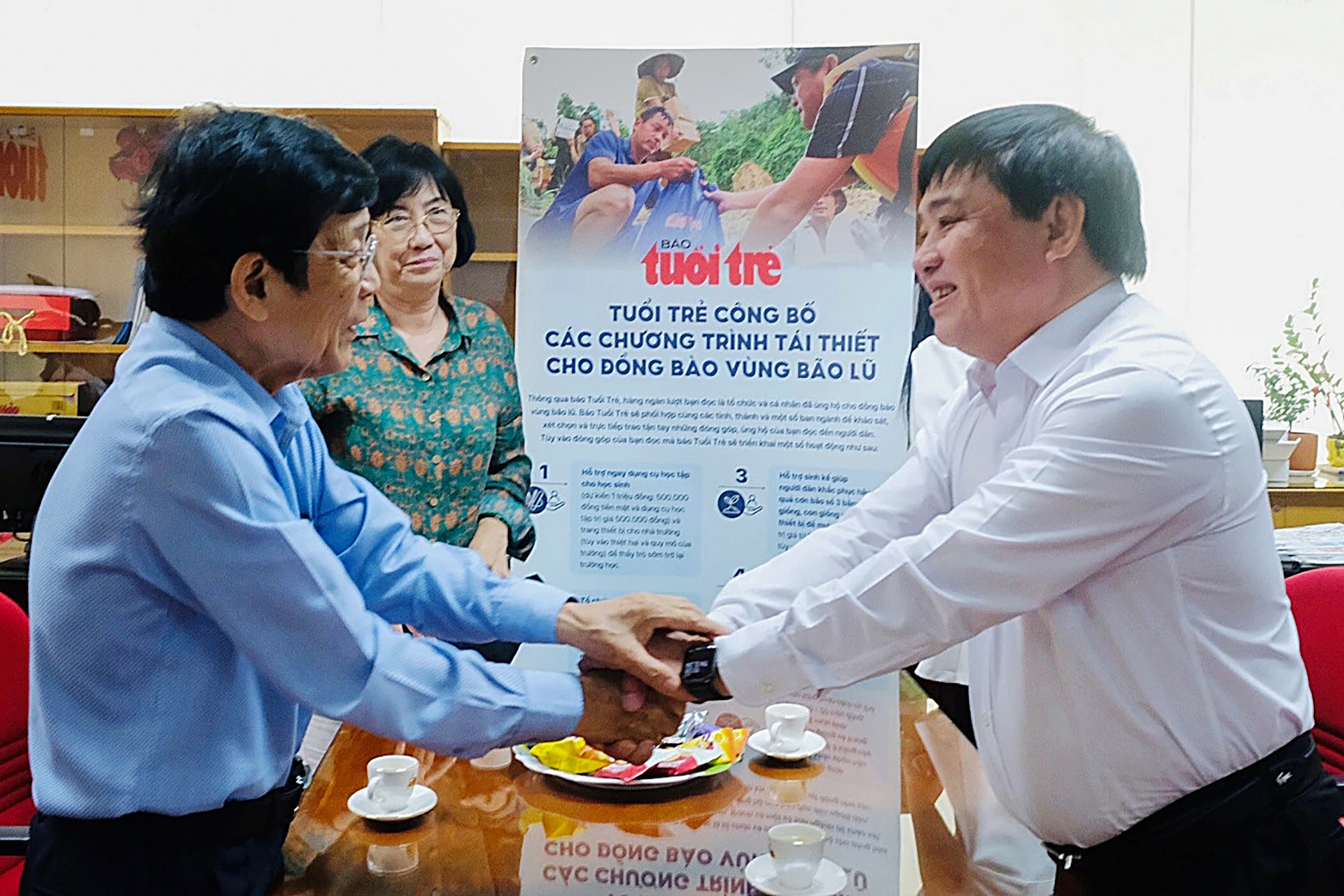 Bác sĩ Huỳnh Tấn Mẫm: 'Chúng tôi ai cũng khóc' vì những mất mát của đồng bào miền Bắc - Ảnh 4.