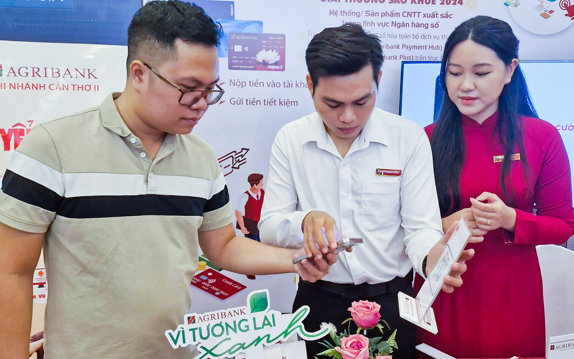 Lừa đảo trực tuyến gây thiệt hại khoảng 10.000 tỉ đồng - Ảnh 1. Lừa đảo trực tuyến gây thiệt hại khoảng 10.000 tỉ đồng - Ảnh 2.