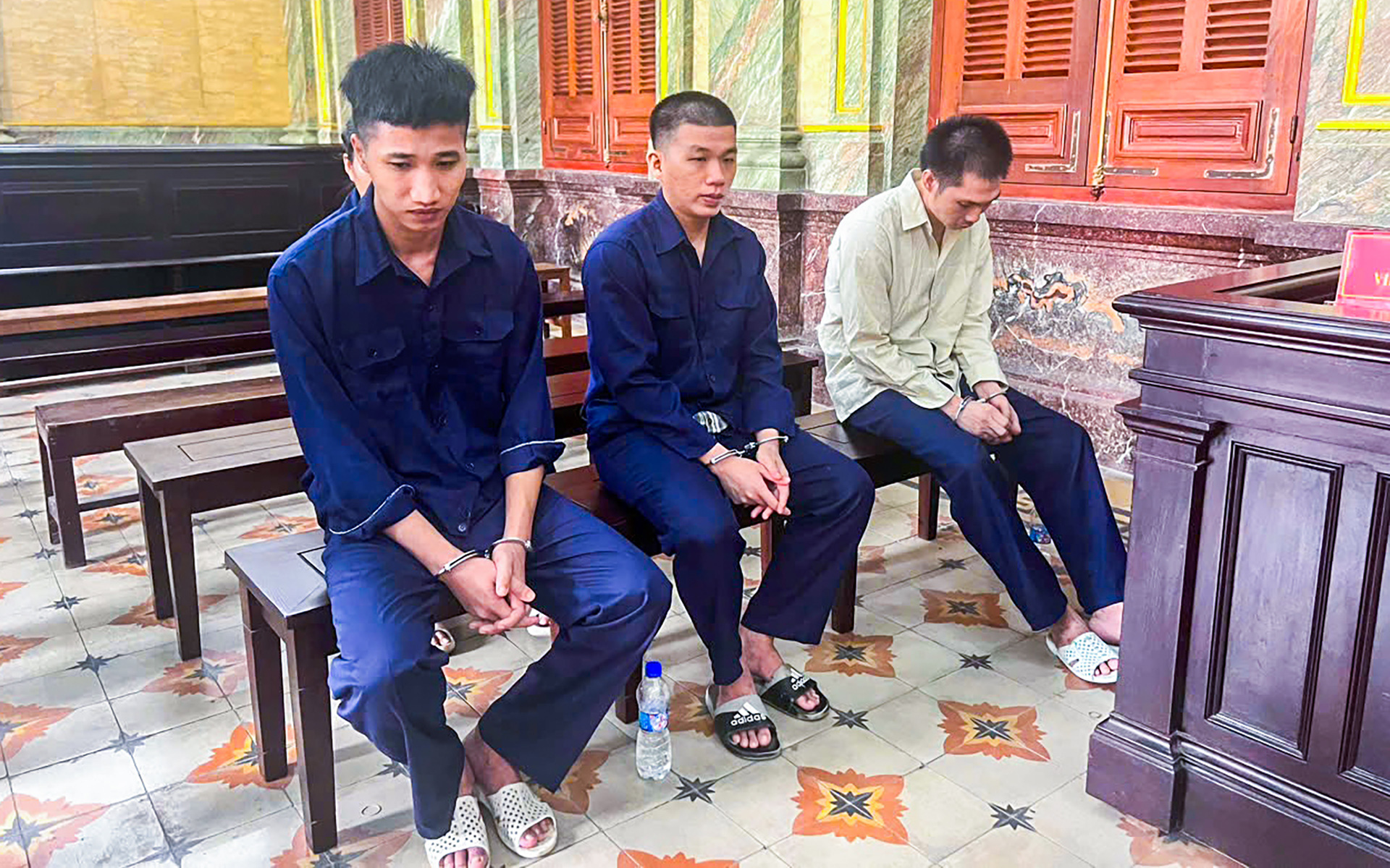 Ngân hàng trang bị camera thông minh, nhận diện ‘kẻ tình nghi’ - Ảnh 4.
