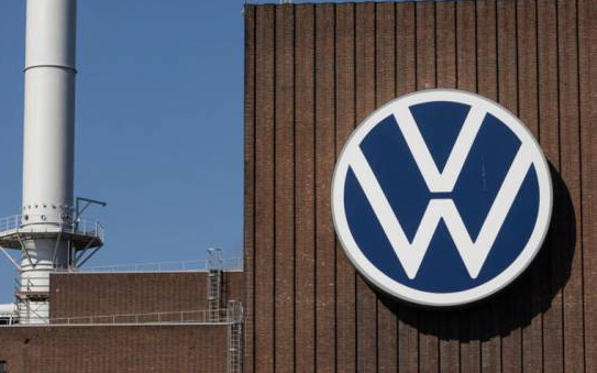 Lợi nhuận lao dốc, Volkswagen yêu cầu nhân viên giảm 10% lương - Ảnh 2.