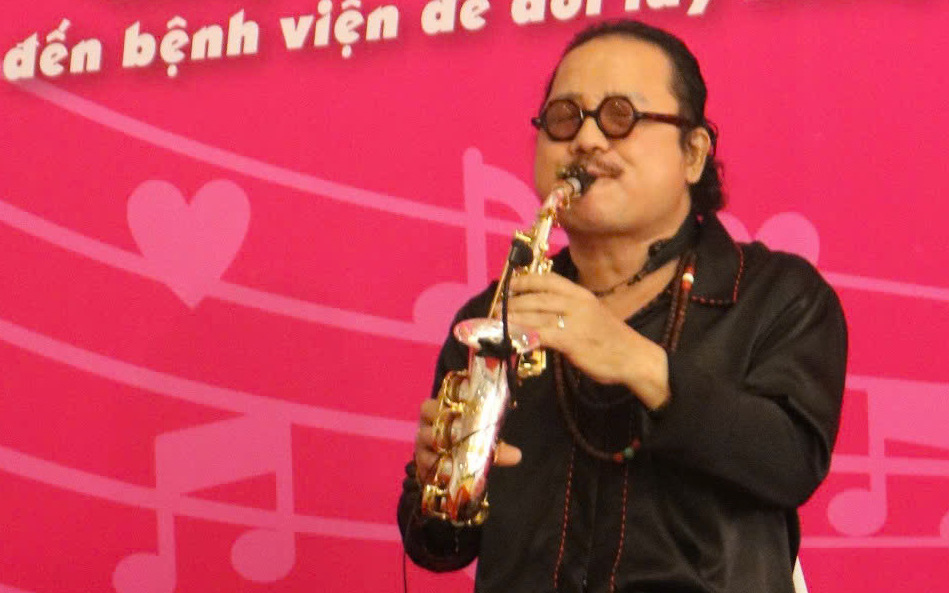 Nghệ sĩ saxophone Trần Mạnh Tuấn truyền cảm hứng cho giới trẻ sau 4 lần mổ não - Ảnh 4.