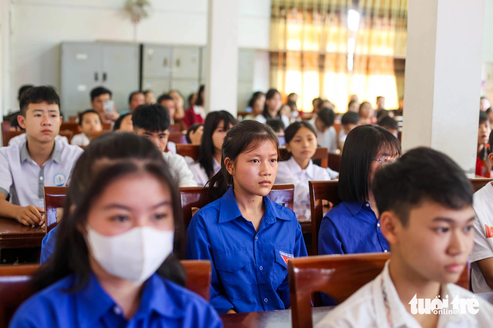 Học sinh nơi ngập lụt nặng nhất Lạng Sơn nhận học bổng 'Ngăn dòng bỏ học' - Ảnh 5.