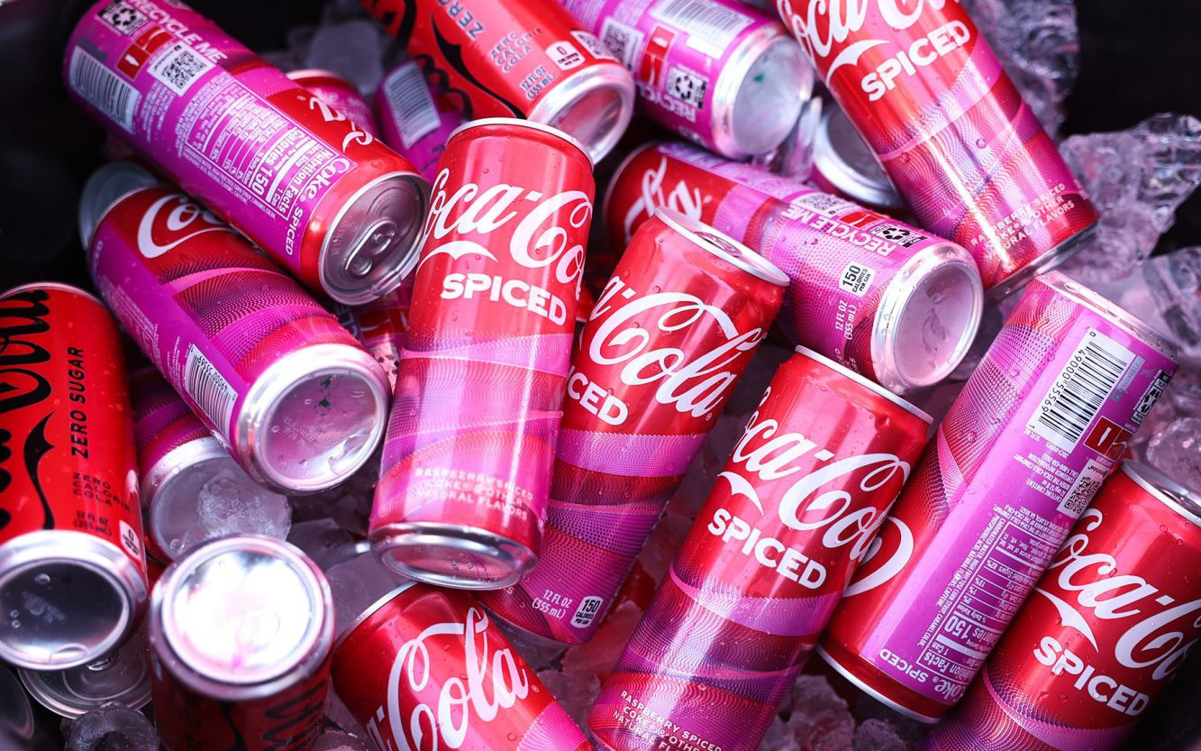 Coca-Cola thu hồi 28 triệu chai ở Áo do lo ngại có thể lẫn mảnh kim loại nhỏ - Ảnh 1.