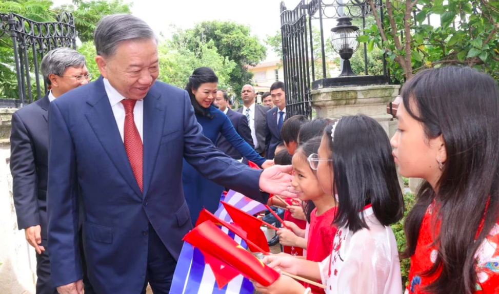 Tổng Bí thư, Chủ tịch nước Tô Lâm thăm Đại sứ quán và cộng đồng người Việt ở Cuba - Ảnh 3.