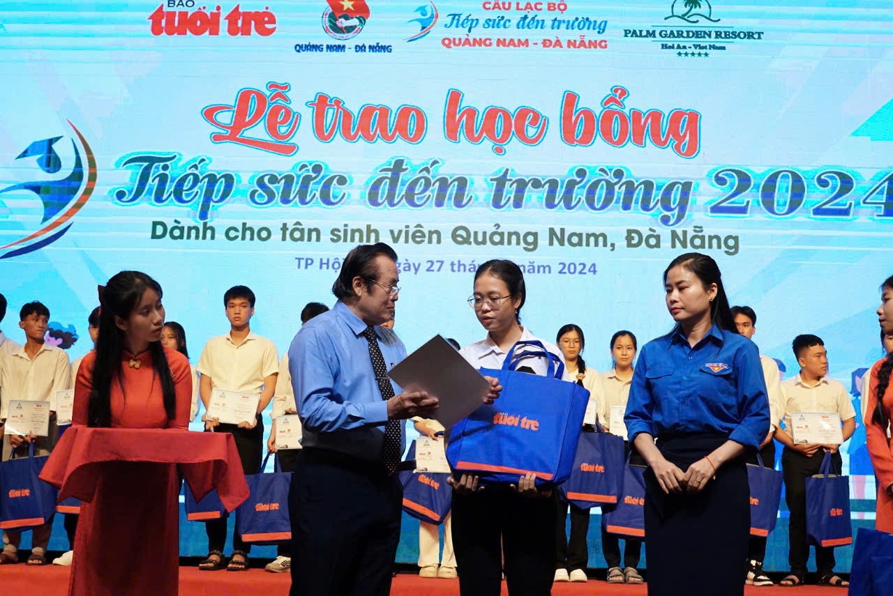 100 tân SV Quảng Nam - Đà Nẵng được tiếp sức đến trường: Đã có những tấm lòng, đừng ngại bước tiếp! - Ảnh 14.