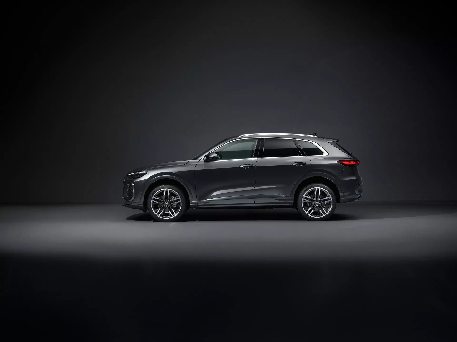 Audi Q5 2025 ra mắt: Nội thất rộng nhất lịch sử, 3 màn hình ‘hot trend’, bản base mạnh hơn 200 mã lực đấu GLC- Ảnh 11. Audi Q5 2025 ra mắt: Nội thất rộng nhất lịch sử, 3 màn hình ‘hot trend’, bản base mạnh hơn 200 mã lực đấu GLC- Ảnh 11.
