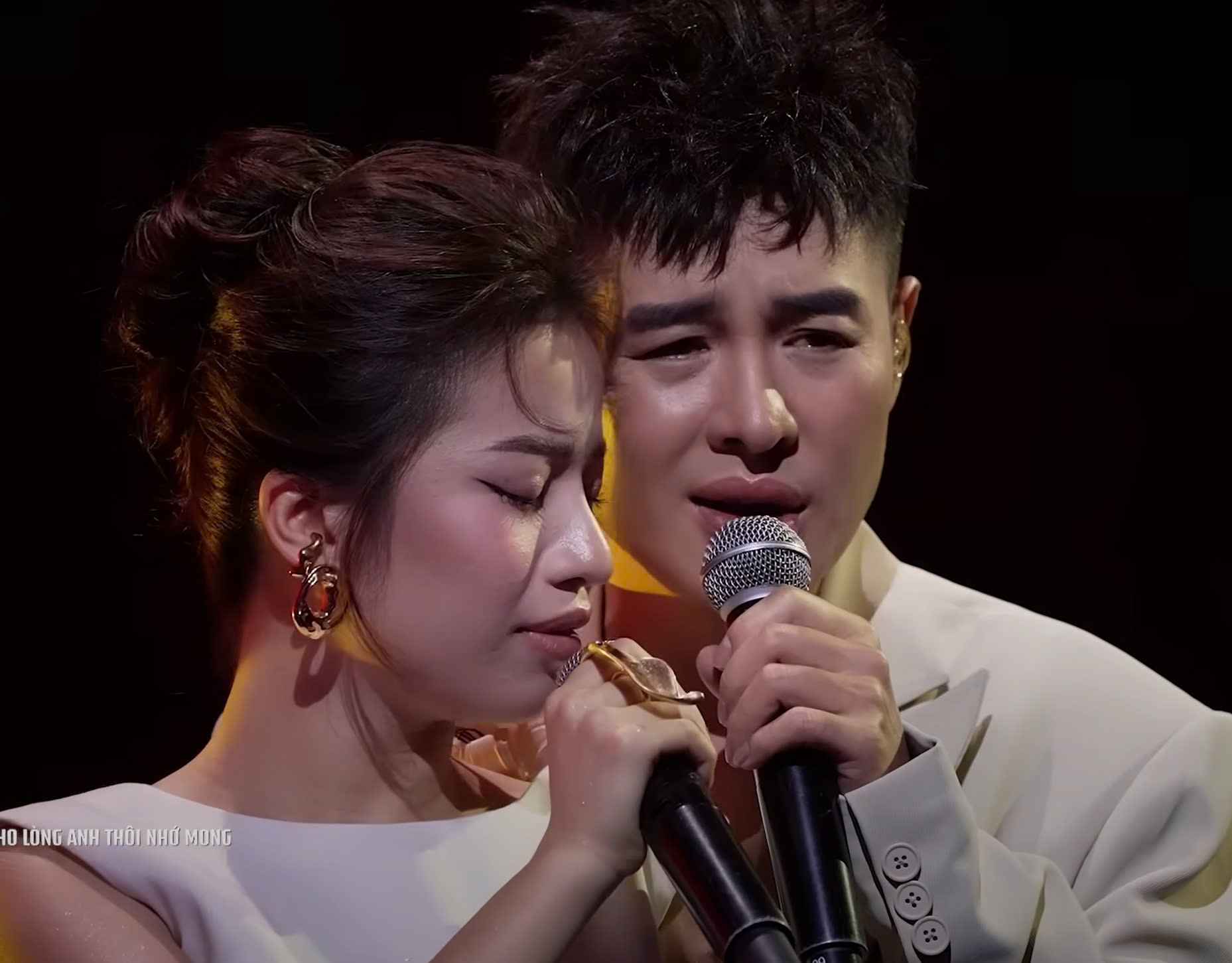 6.433 penonton meminta penyanyi Quang Linh untuk menari hip hop, Hoang Hai - Vu Thao My adalah yang terbaik tetapi berada di peringkat terakhir - Foto 3. Các anh trai say hi rủ nhau đến Our song để cướp spotlight? - Ảnh 3.