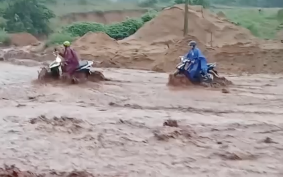 Sống thấp thỏm lo sợ lũ cát - Ảnh 9.