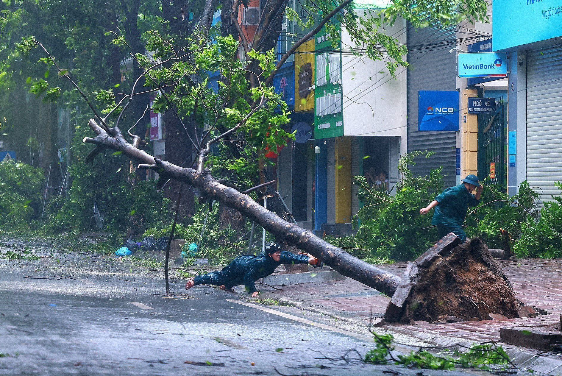 Bão số 3 đã suy yếu thành áp thấp nhiệt đới, nhiều nơi mưa to - Ảnh 24.