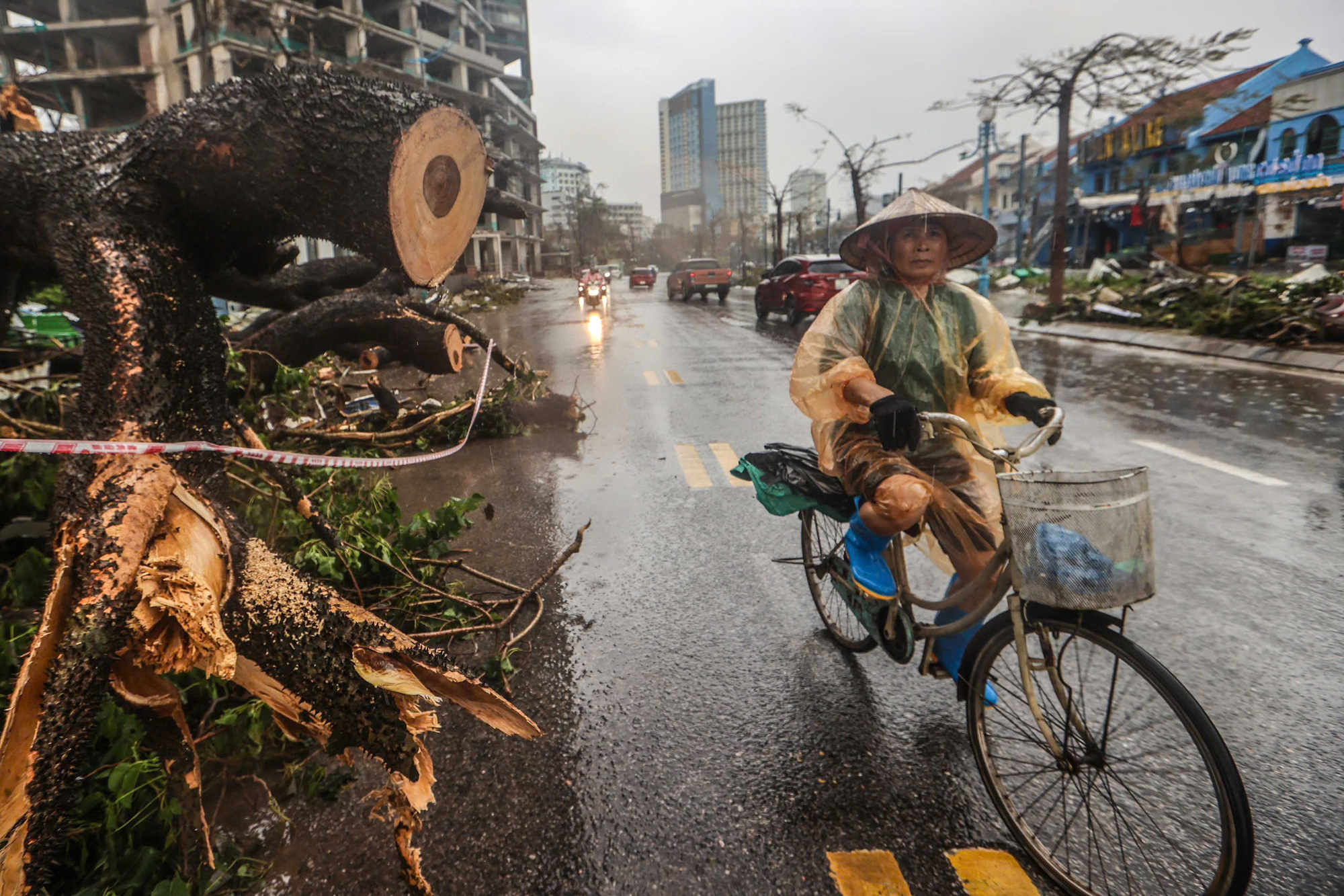 Không nhận ra khu du lịch Bãi Cháy sau bão Yagi - Vietnam.vn