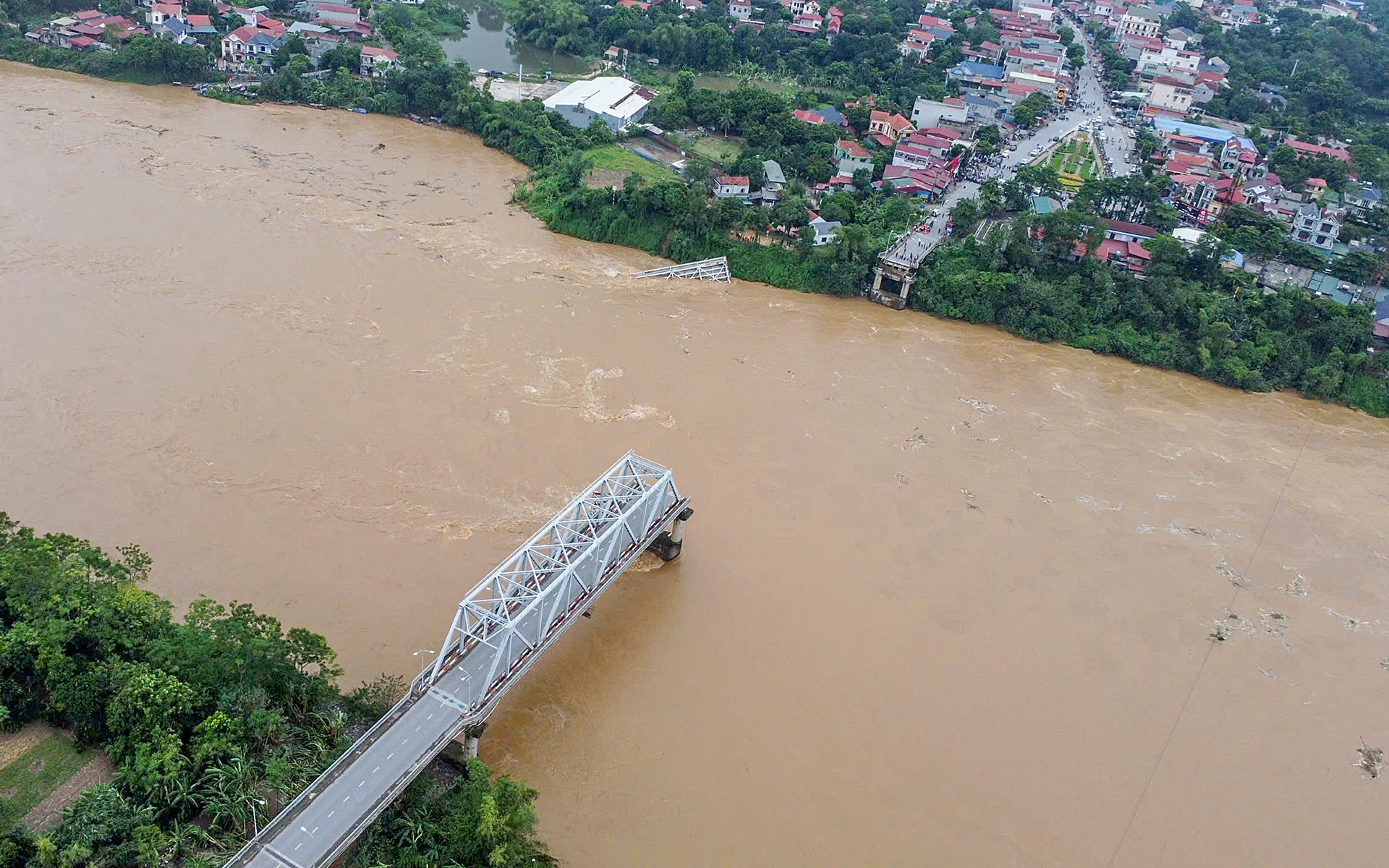 Thủ tướng chỉ đạo xây cầu Phong Châu mới kiên cố, an toàn trong mọi điều kiện mưa lũ - Ảnh 3.