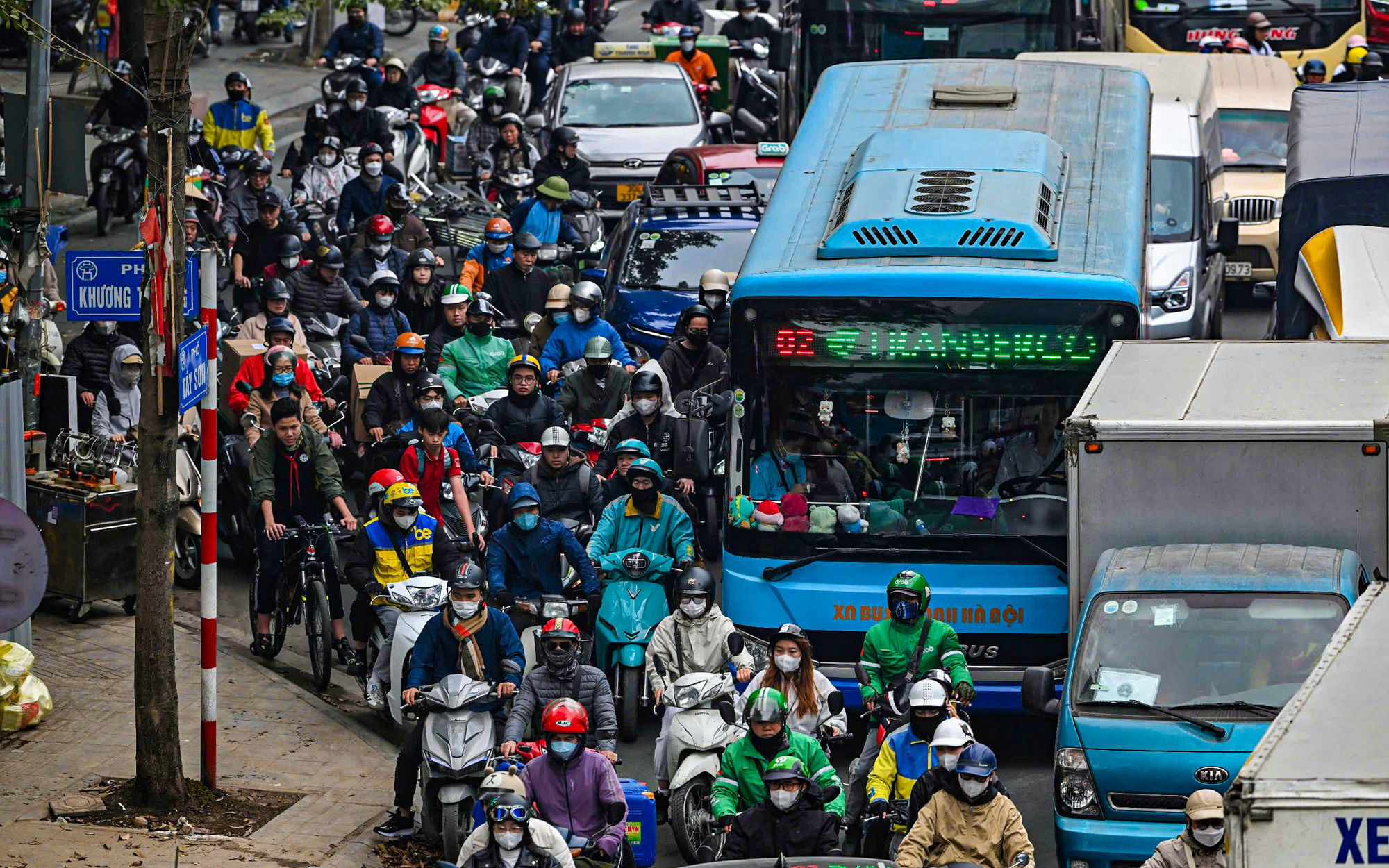 Đợi cả tiếng chưa bắt được Grab dù giá tăng cao, vì sao? - Ảnh 2.