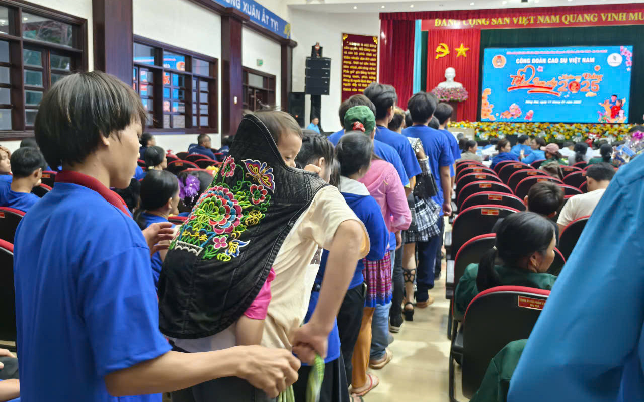 Gói 1.000 bánh chưng Tết tặng trẻ em nghèo Khánh Hòa - Ảnh 2.