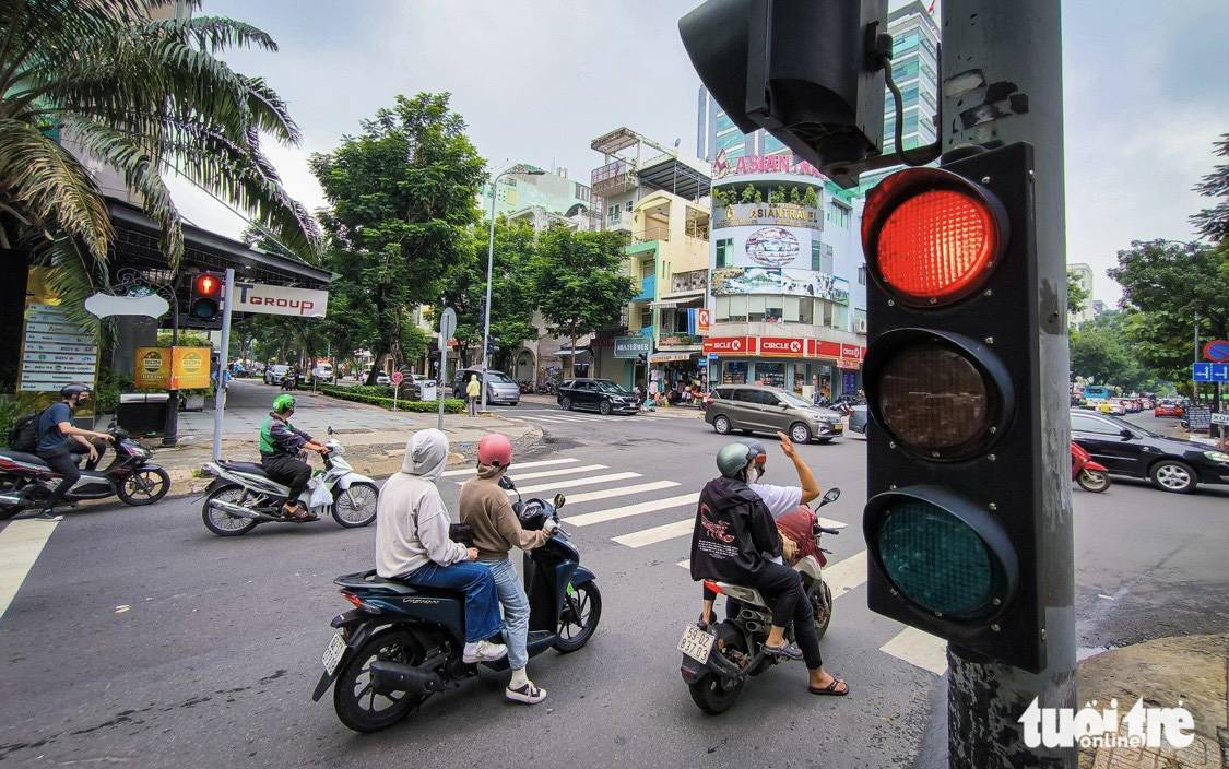 Phó giám đốc Sở GTVT TP.HCM: Sẽ có đánh giá và phương hướng tổ chức lại tín hiệu đèn giao thông   - Ảnh 1.