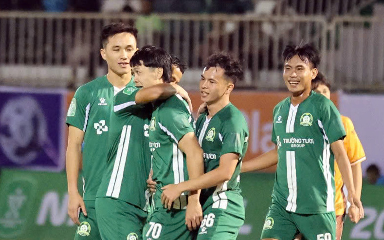 4 bàn thắng và 13 thẻ vàng trên sân Pleiku - Ảnh 4.