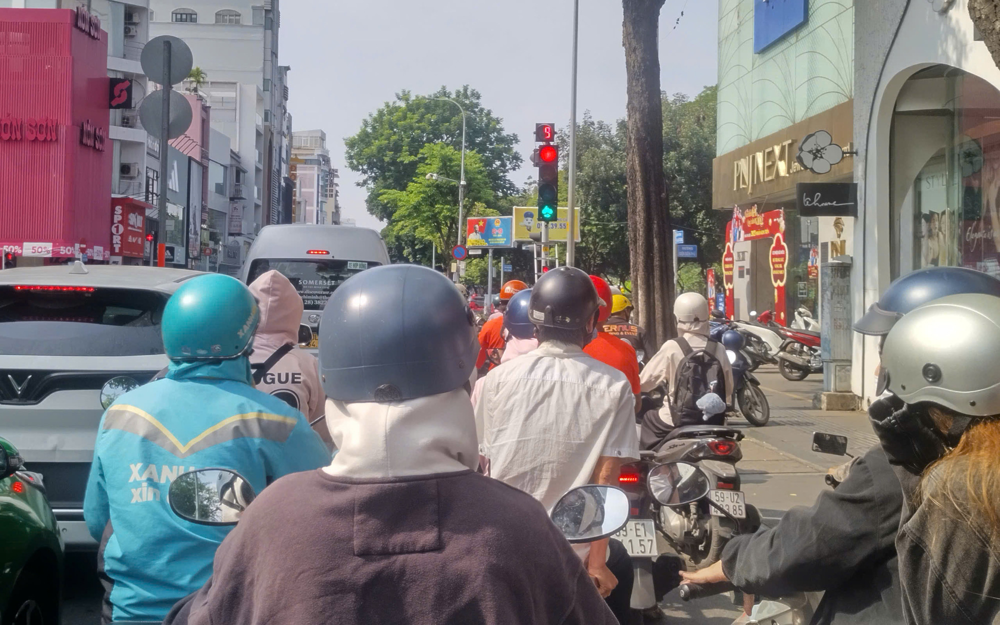 Người đi bộ chú ý: Qua đường không vẫy tay sẽ bị xử phạt tiền - Ảnh 3.