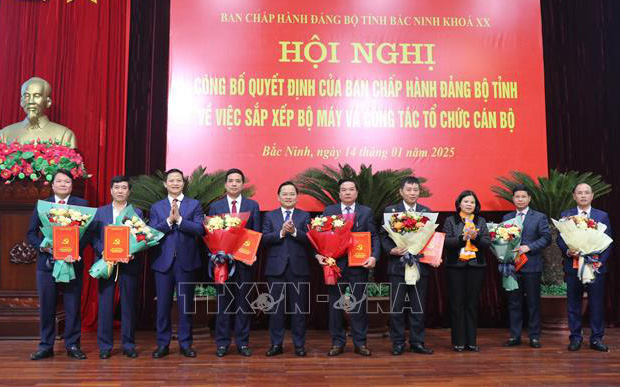Bắc Ninh công bố hàng loạt quyết định sắp xếp bộ máy, cán bộ - Ảnh 2.
