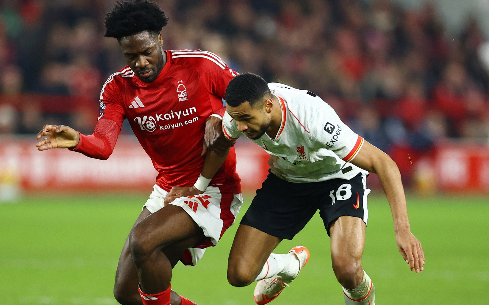 Arsenal rút ngắn khoảng cách với Liverpool còn 4 điểm - Ảnh 3.