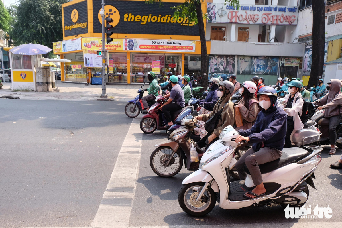 Nửa tháng thực hiện Nghị định 168, tình hình trật tự, an toàn giao thông chuyển biến rõ rệt - Ảnh 1.