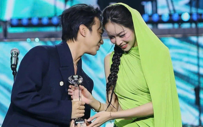 Soobin ôm fan nữ gây tranh cãi; Hoa hậu châu Á Thế giới 2017 qua đời ở tuổi 33 - Ảnh 2.
