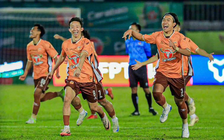 Hòa vất vả Hà Tĩnh, Thanh Hóa nguy cơ mất ngôi đầu V-League - Ảnh 3.
