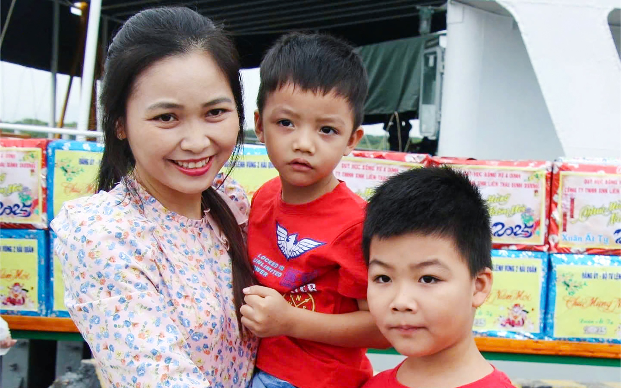Lính hải quân đón Tết giữa lúc sóng cao 5m, - Ảnh 11.