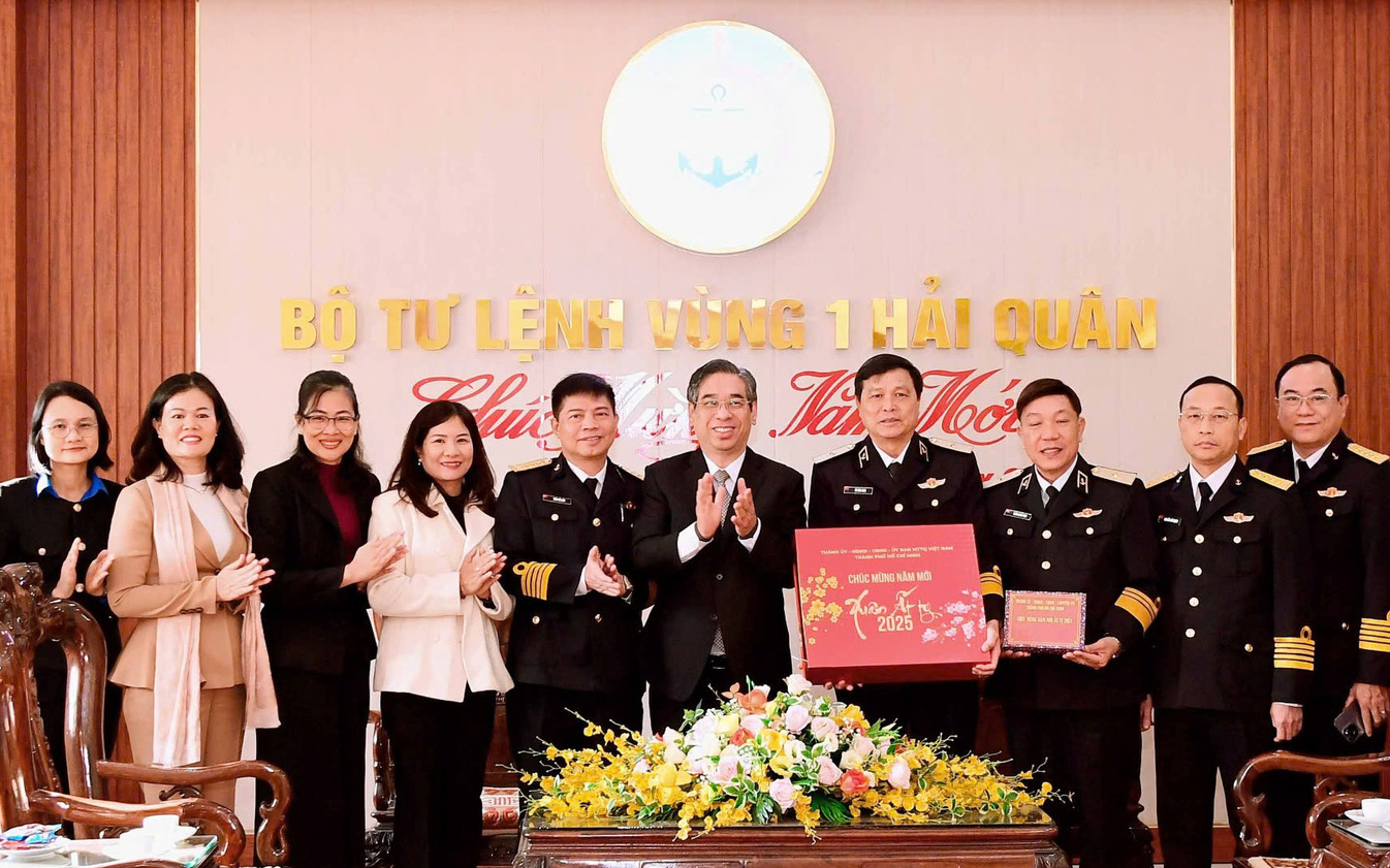 Bí thư Thành ủy TPHCM Nguyễn Văn Nên thăm, động viên các đơn vị trực Tết và trực sẵn sàng chiến đấu - Ảnh 3.