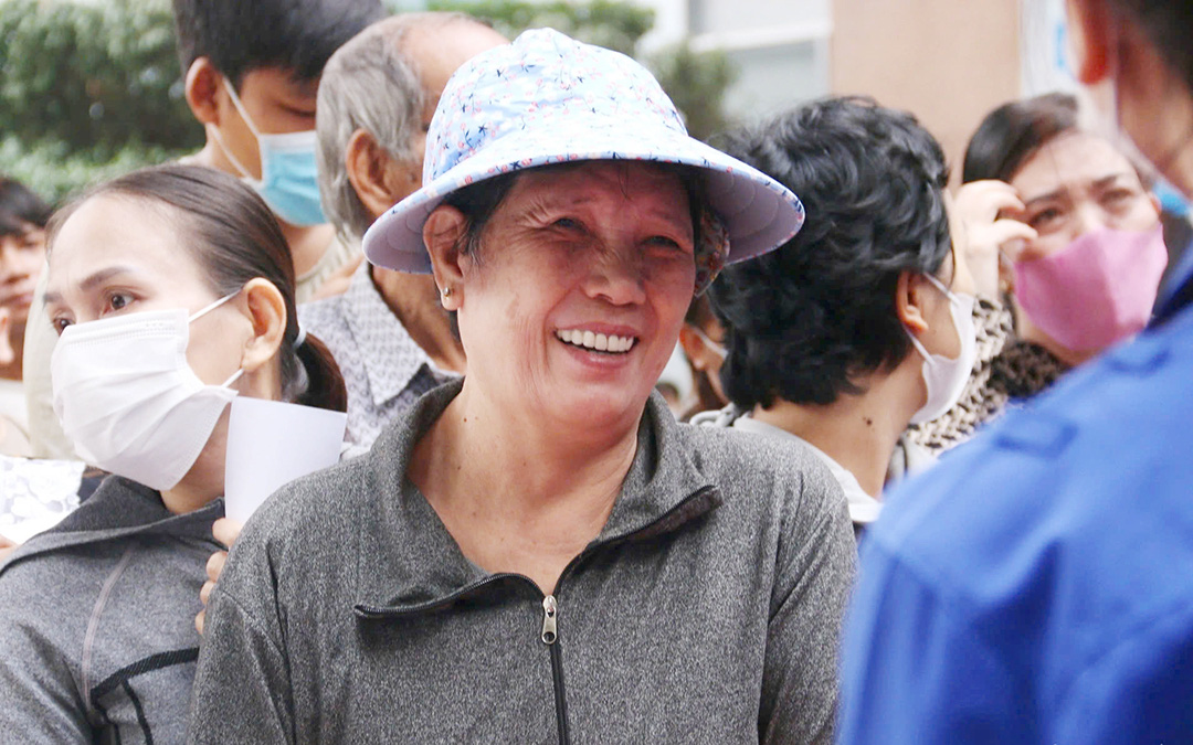 Những chuyến xe “0 đồng” cuối cùng đưa bệnh nhân về quê ăn Tết - Ảnh 8.