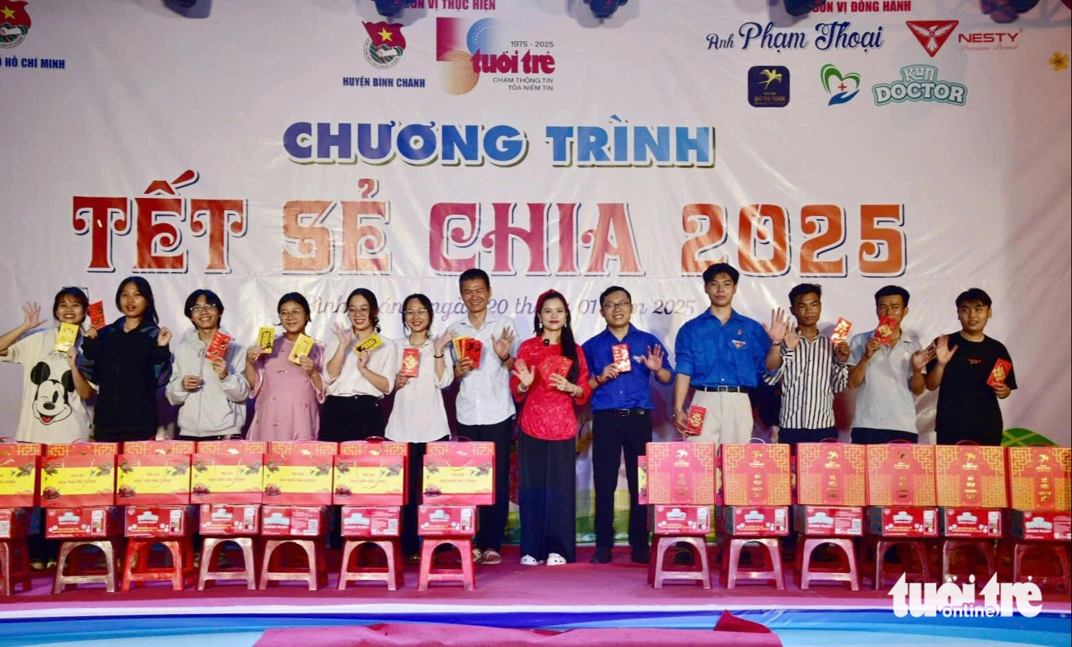 Tết sẻ chia để ai cũng mang Tết về nhà - Ảnh 2.