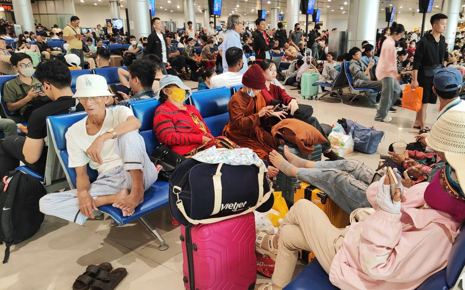 Cận Tết xuống phố đánh bóng lư đồng, ‘hái’ tiền triệu bằng nghề tay trái - Ảnh 8.