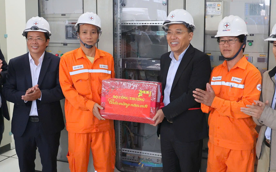 Cung ứng điện dịp Tết nguy cơ sự cố, Bộ trưởng có chỉ đạo đặc biệt - Ảnh 2.