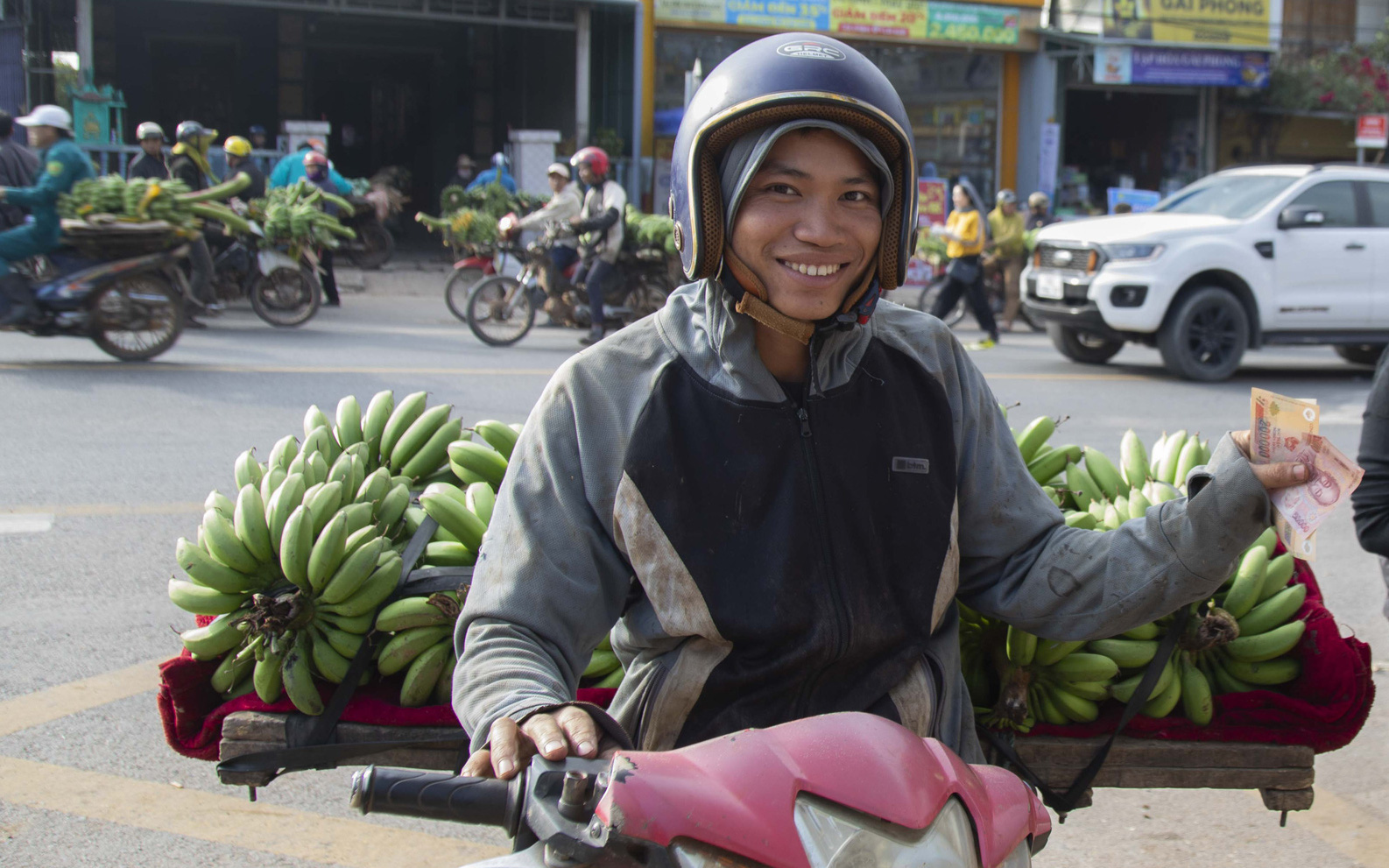 Chợ bán lá dong nhộn nhịp ngày cận Tết, mỗi năm chỉ họp một lần - Ảnh 8.