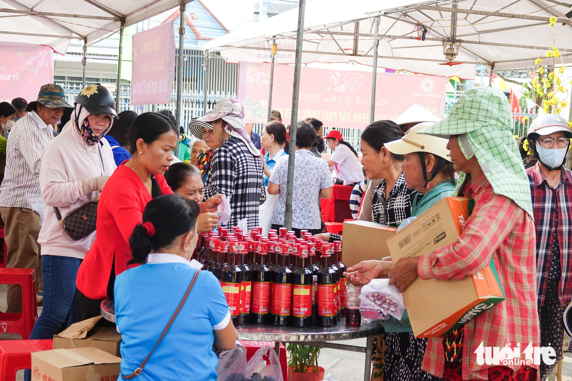 Có gạo, mì, đường, nước mắm miễn phí, người nghèo vùng biển đất biển Kiên Giang vui mừng có Tết - Ảnh 5.