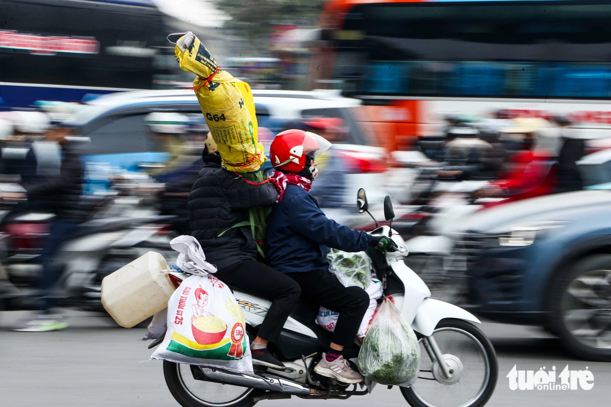 Cửa ngõ phía nam Hà Nội ùn tắc dày đặc, dòng người vất vả về quê nghỉ Tết - Ảnh 7.