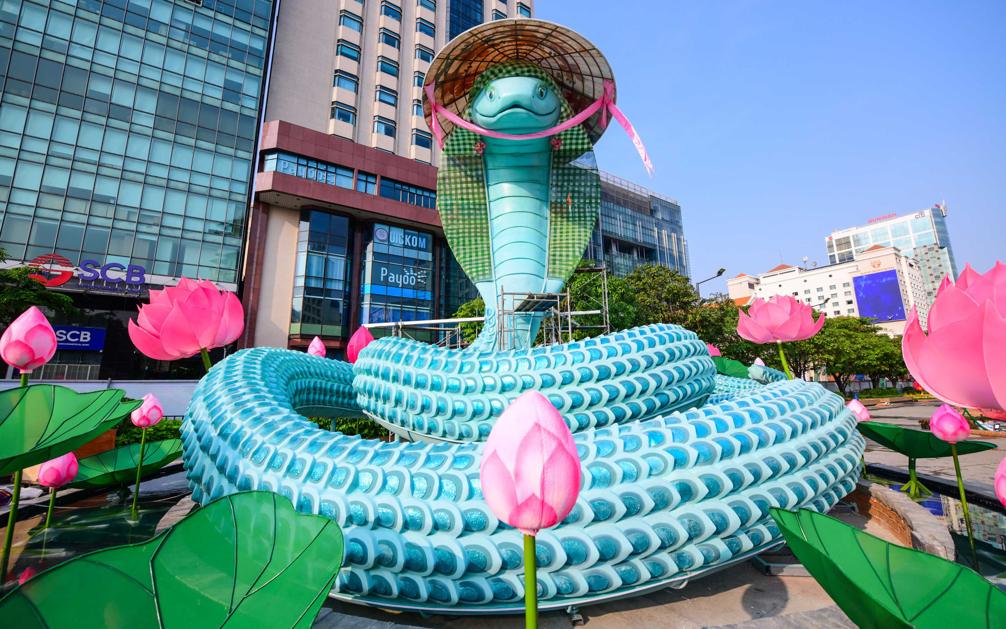 Đường hoa Nguyễn Huệ, TP.HCM đã sẵn sàng cho giờ khai mạc - Ảnh 2.