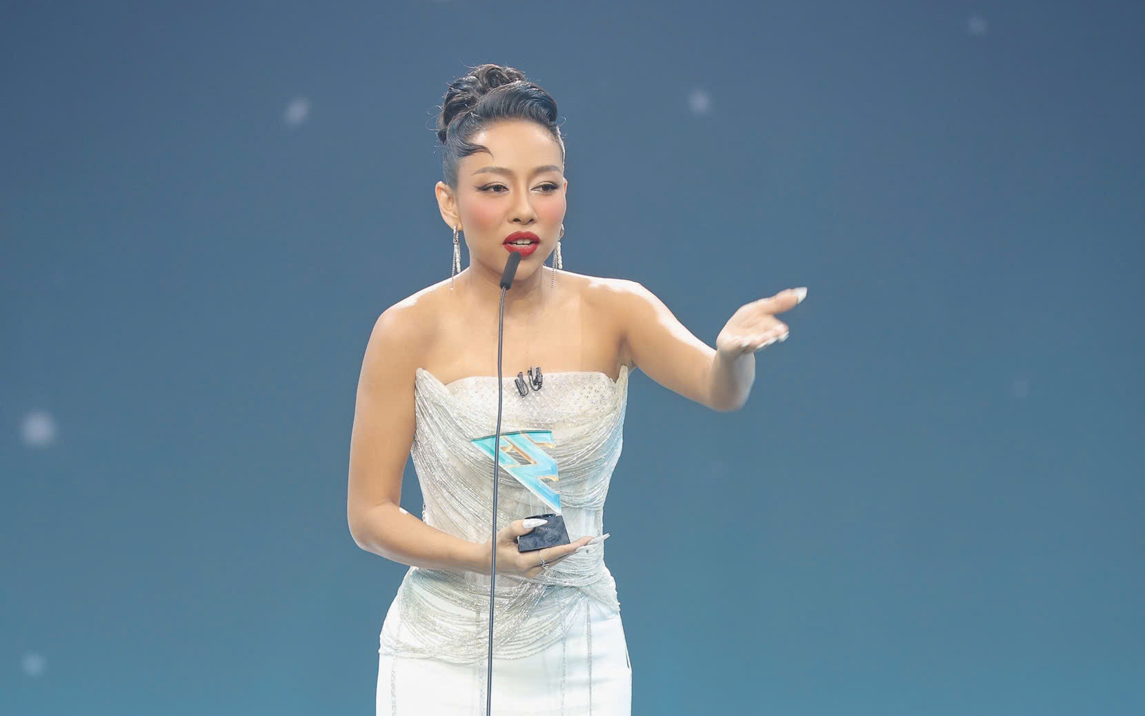‘Đả nữ màn ảnh’ Lý Hương: Ôi trời…tôi không cho phép những tiêu cực làm ảnh hưởng đến mình - Ảnh 8.