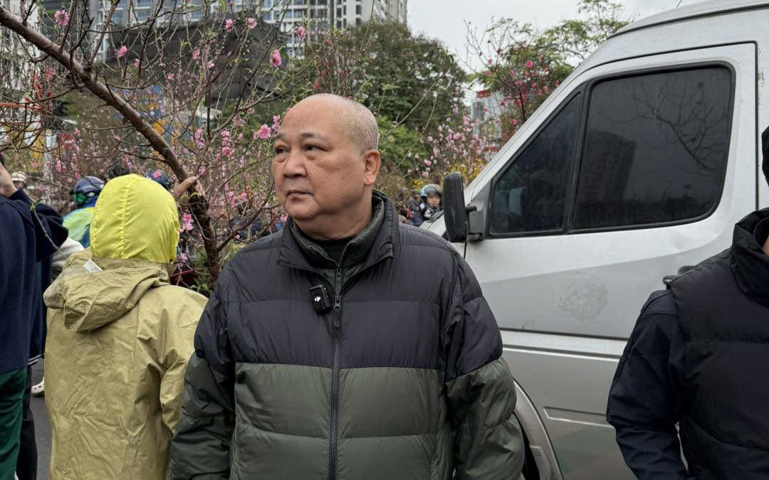 Ảnh vui 29-1: Sơn Tùng về quê ăn Tết, đang gọt bưởi thì fan xin chữ ký - Ảnh 9.