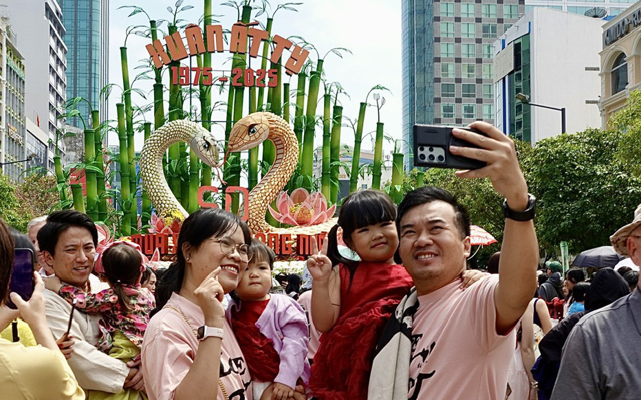 Siêu thị mở cửa mùng 2, giảm giá nhiều mặt hàng Tết - Ảnh 3.