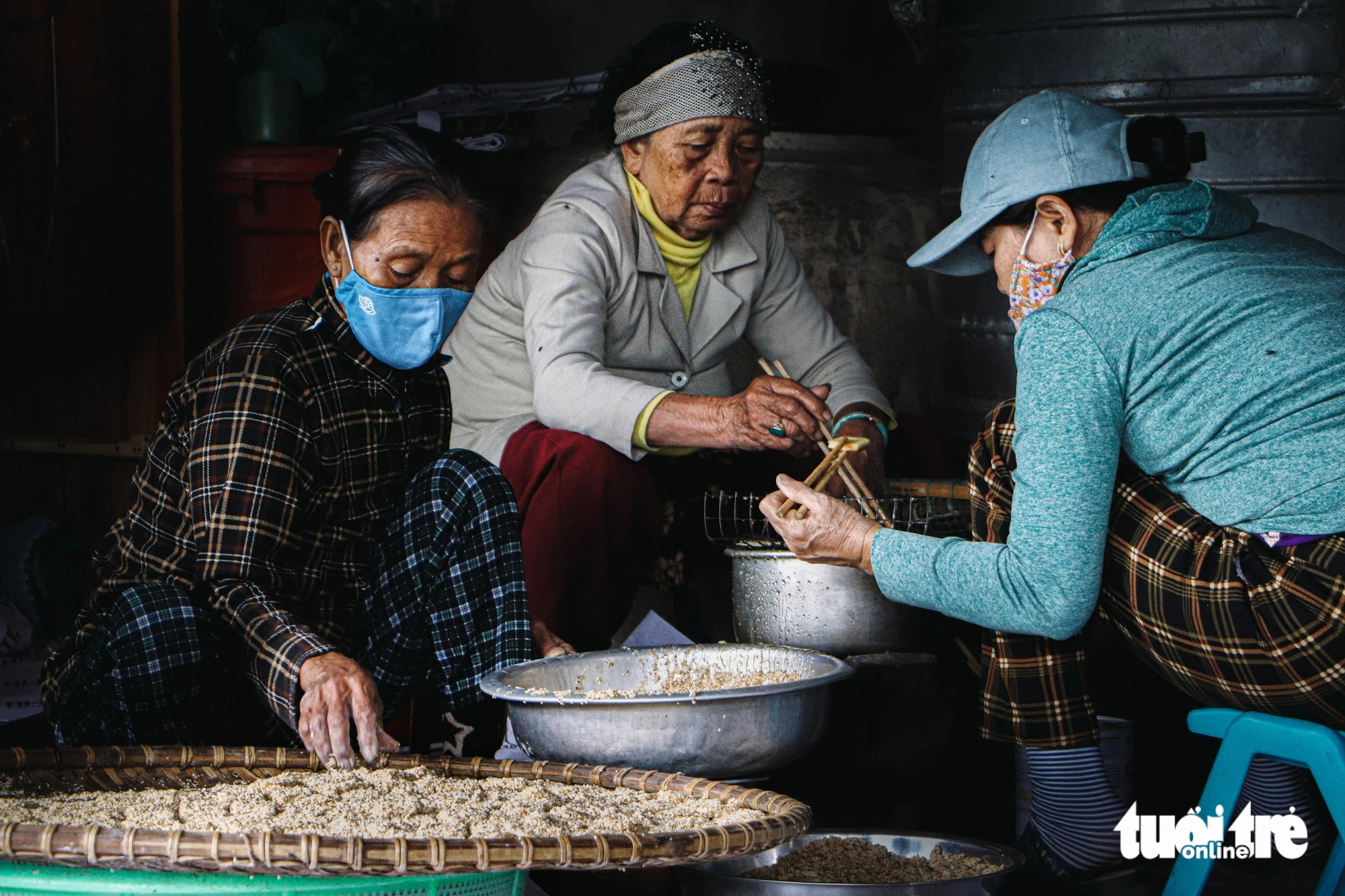 Đặc sản bánh khô mè Đà Nẵng đắt khách mùa Tết - Ảnh 6.