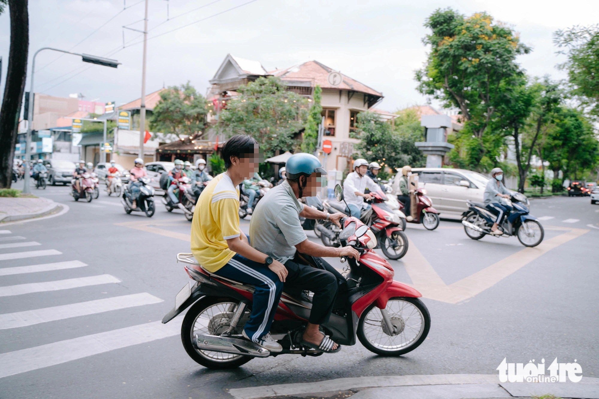 Sau 3 ngày tăng tiền phạt, nhiều người dân vẫn 'lỳ' vi phạm giao thông - Ảnh 9.