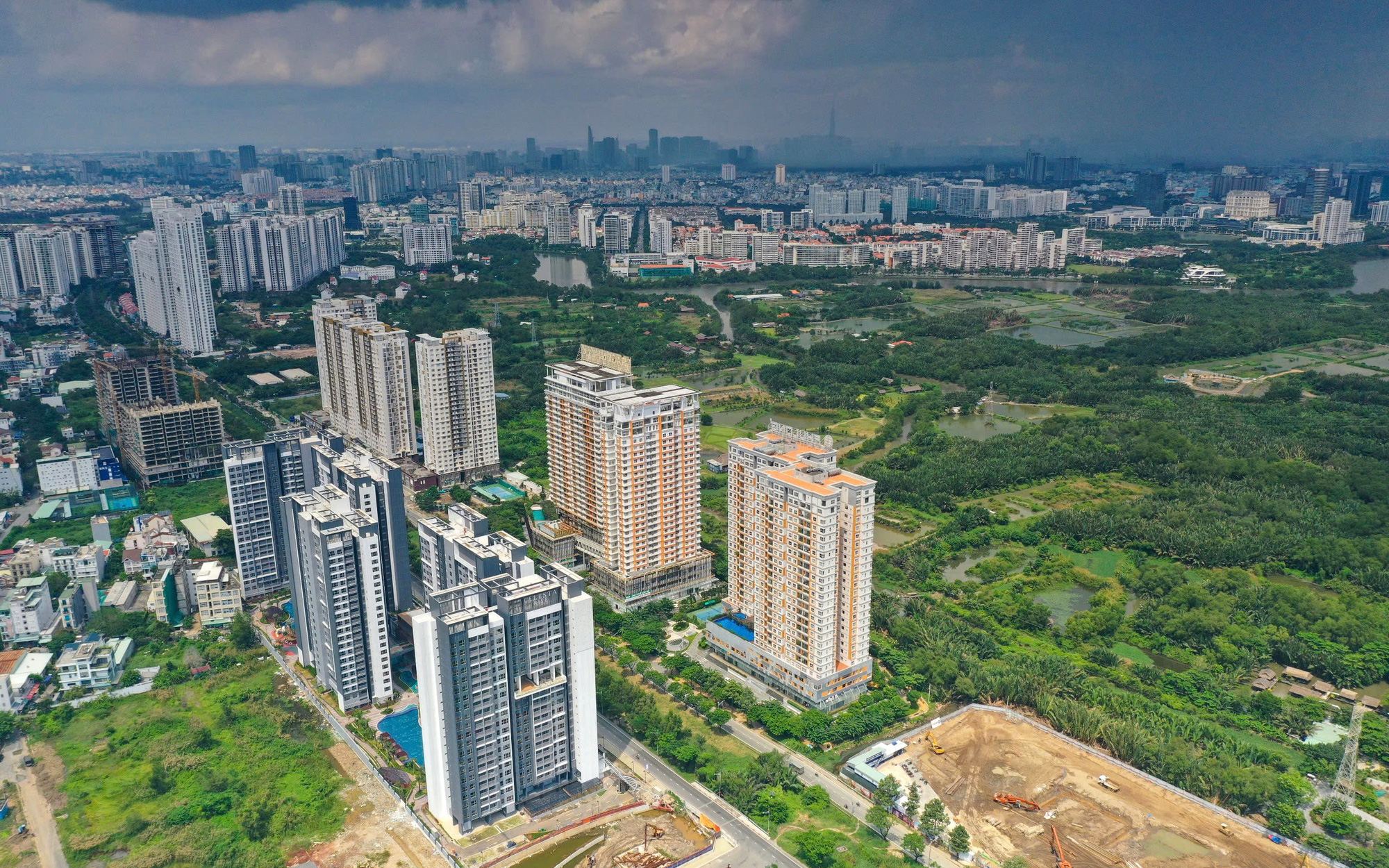 Đến 2023 các địa phương ở TP.HCM phát triển chia 3 tiểu vùng với 10 trục không gian - Ảnh 1.