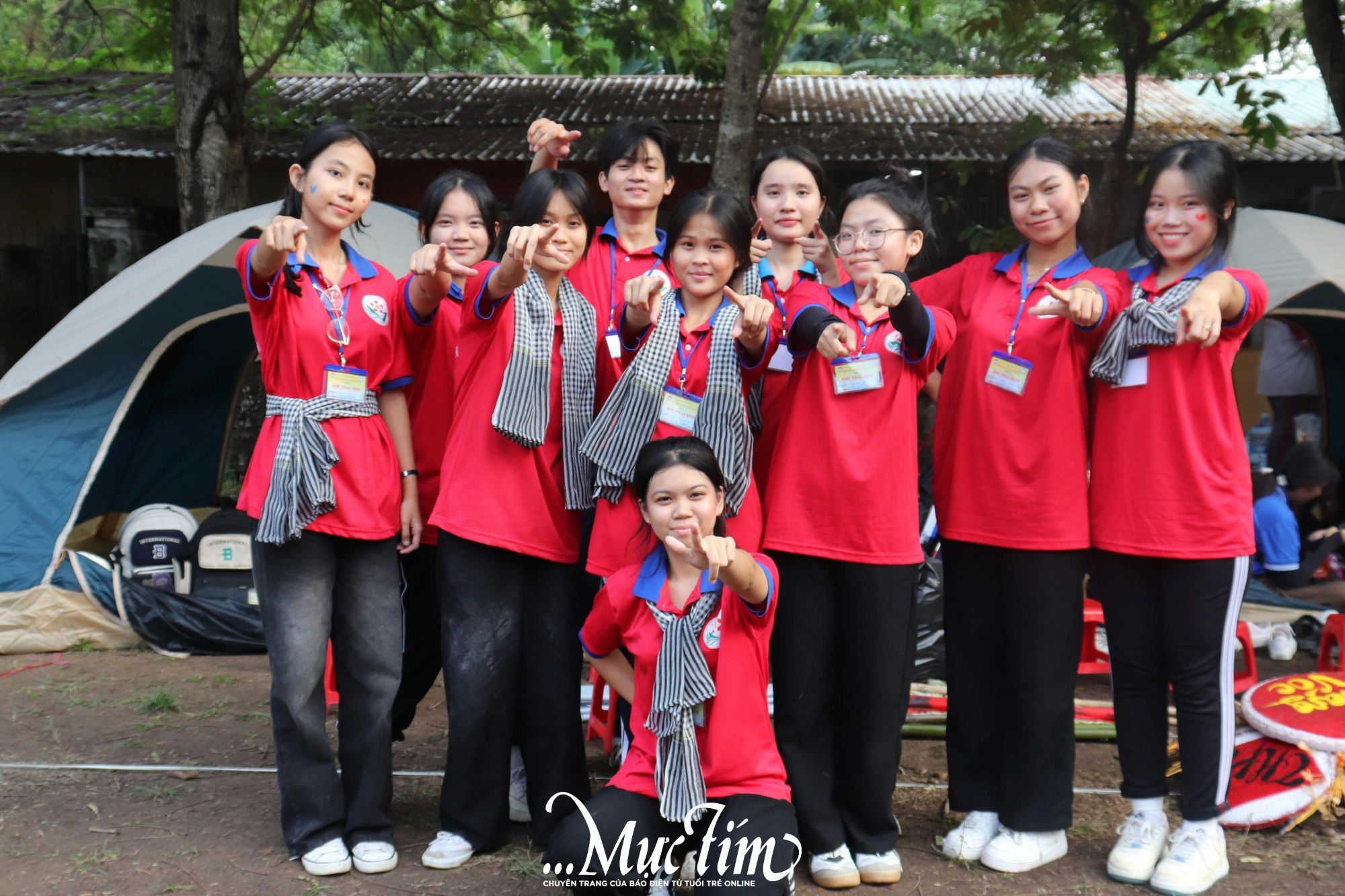 Rực rỡ cờ hoa tiết mục flashmob của cụm 2 tại Hội trại truyền thống 9-1- Ảnh 4.