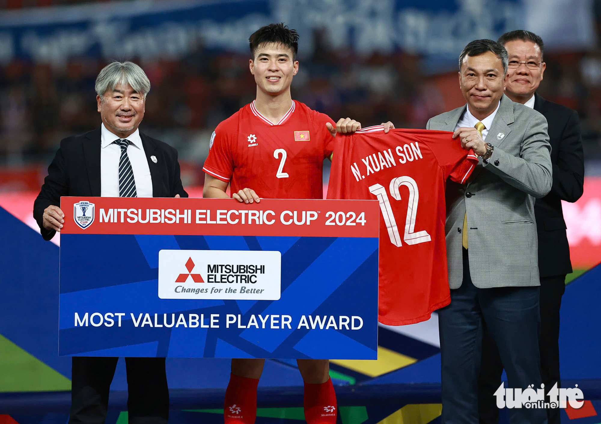 Khoảnh khắc xúc động mừng chức vô địch ASEAN Cup 2024 của tuyển Việt Nam - Ảnh 7.