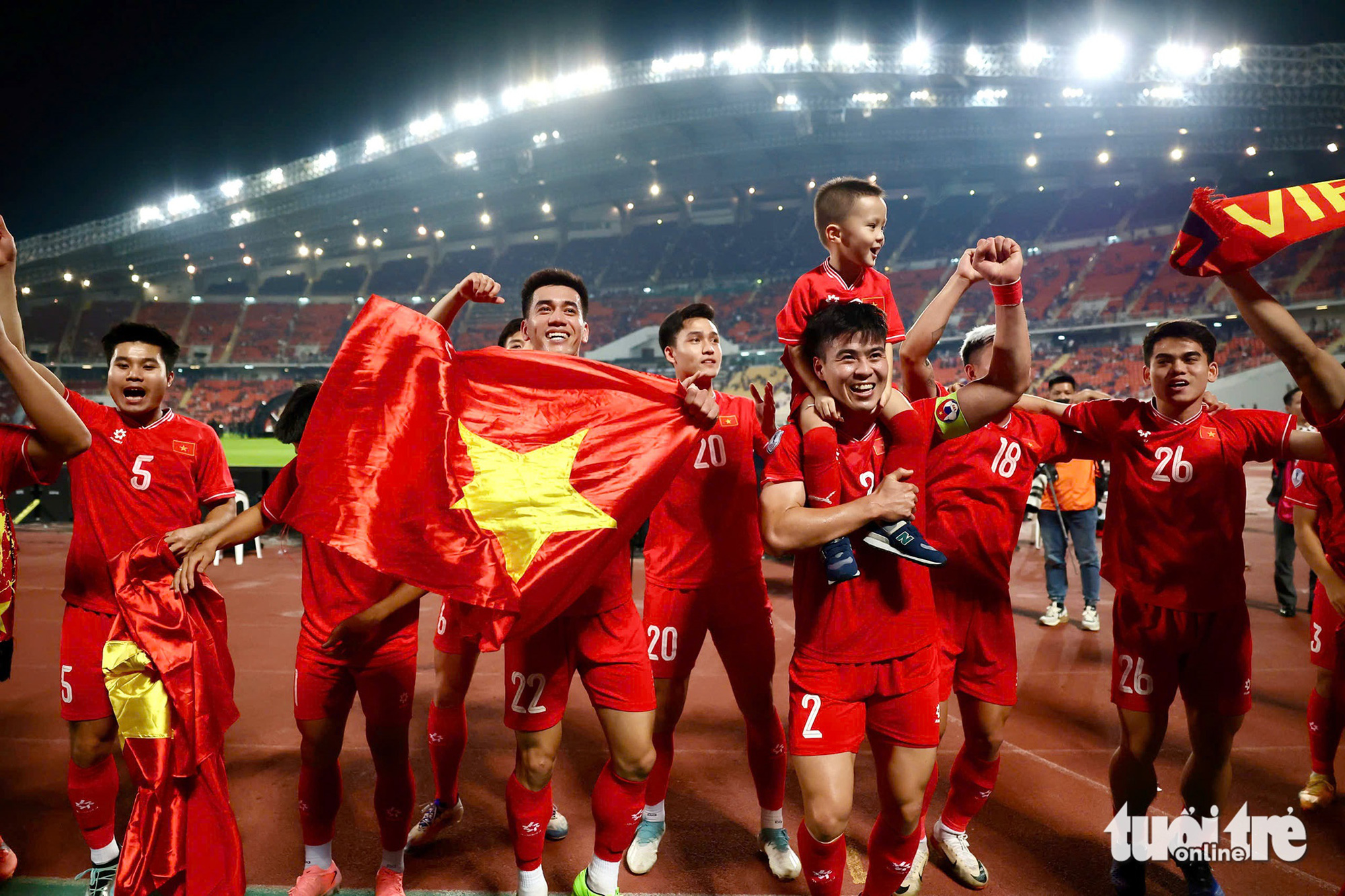 Khoảnh khắc xúc động mừng chức vô địch ASEAN Cup 2024 của tuyển Việt Nam - Ảnh 2.