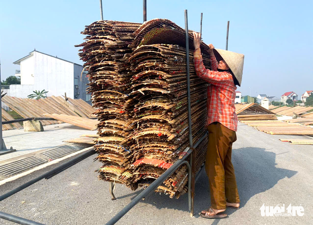 Làng bánh đa nem truyền thống chạy đua sản xuất hàng phục vụ Tết - Ảnh 7.