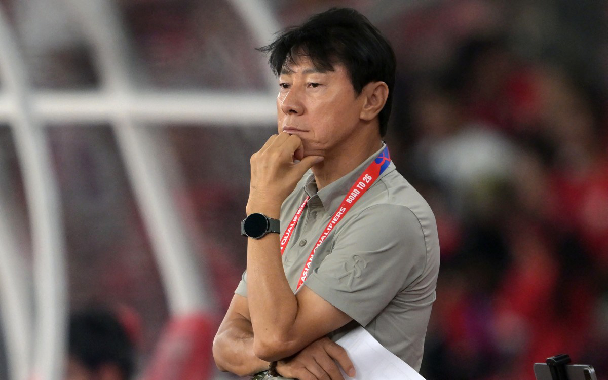 Huyền thoại Ruud Gullit chúc mừng Patrick Kluivert trở thành HLV trưởng Indonesia - Ảnh 2.