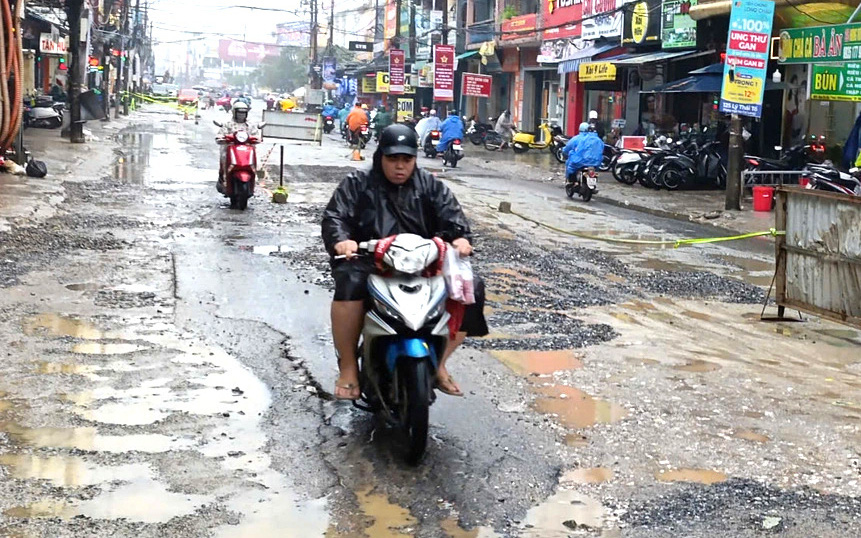Múc đất đi, để lại ruộng đồng loang lổ ‘hố bom’ rồi làm thủ tục…phá sản? - Ảnh 5.